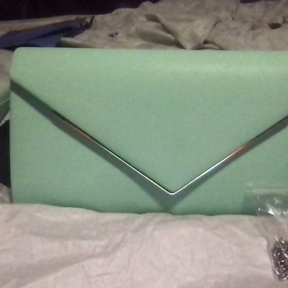 Arden pastel green summer clutch - Picture 14 of 14